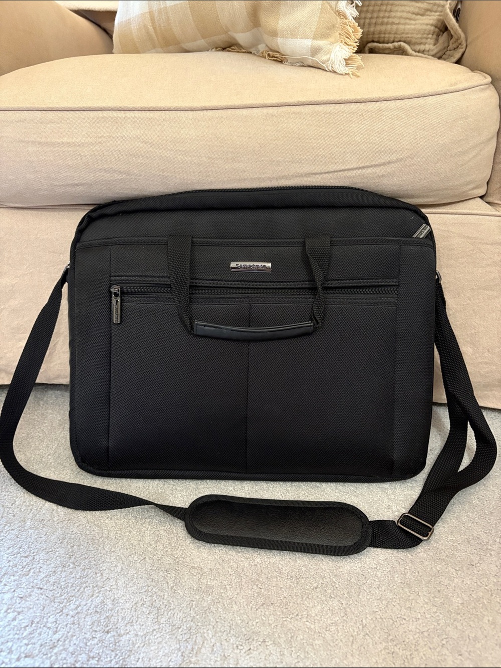 Samsonite Black Laptop Messenger Bag with Shoulder Strap